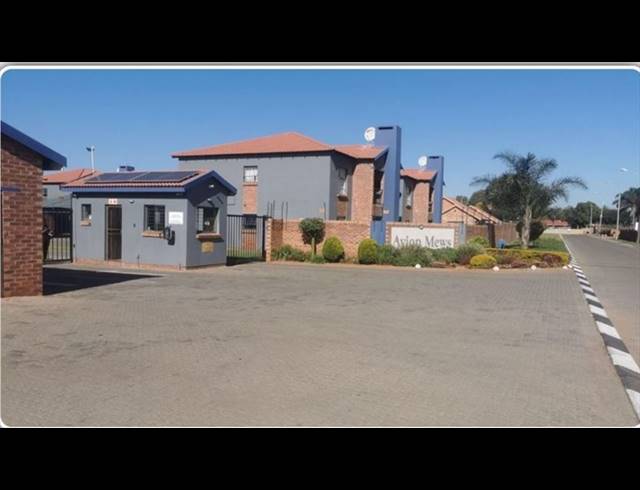 2 BEDROOM TOWNHOUSE FOR SALE IN BONAERO PARK